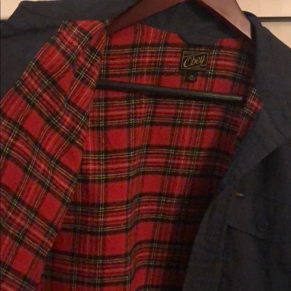 Obey light throw on jacket/shirt - Picture 2 of 4